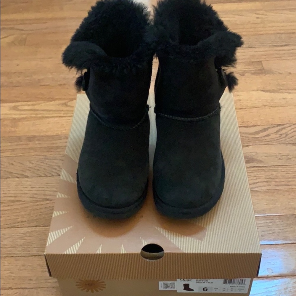 UGGS